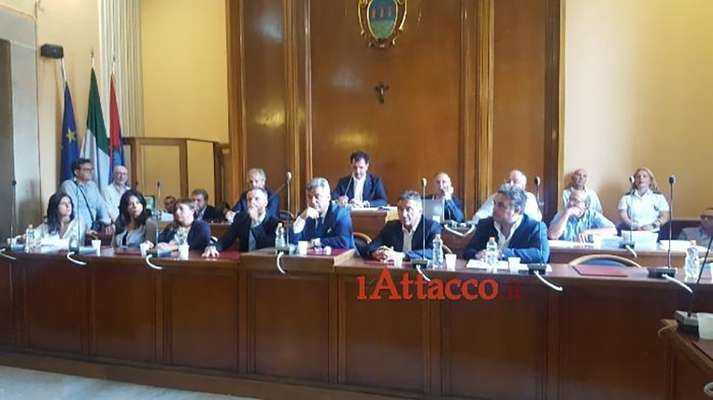 Comune di Foggia, convocato il Consiglio comunale l'ultimo giorno prima che dimissioni Landella siano irrevocabili