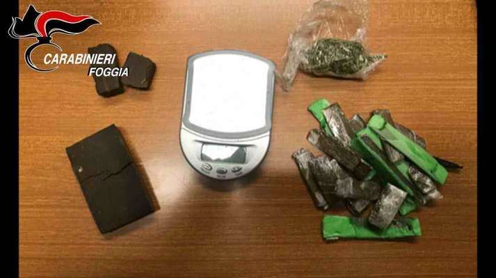 Droga, giovane in manette: dalla vendita possibile bottino di 3mila euro