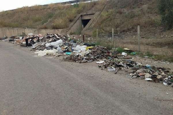 Al via un piano starordinario di raccolta dei rifiuti abbandonati lungo le strade provinciali