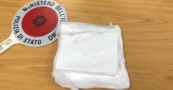 Foggia, nascondeva cocaina nel poggiatesta della sua auto: arrestato 54enne