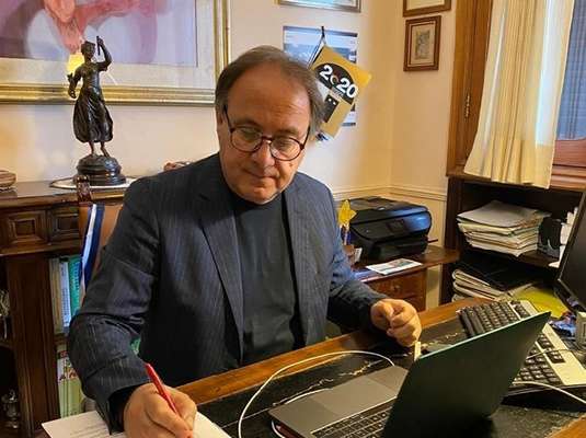 Leo scrive ai ministri Azzolina e Gualtieri: Continuità  nella dirigenza, aumento dei docenti e del personale Ata