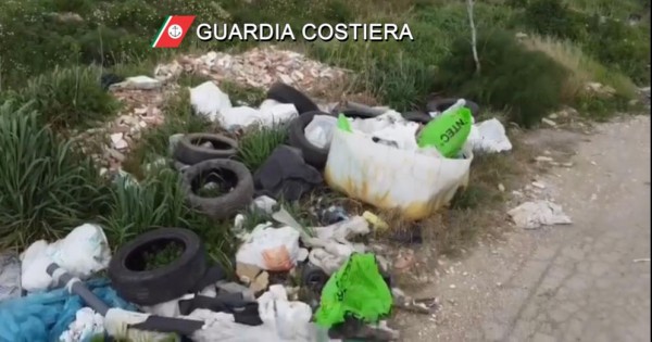 La Guardia Costiera di Manfredonia sequestra una vasta area adibita a discarica abusiva