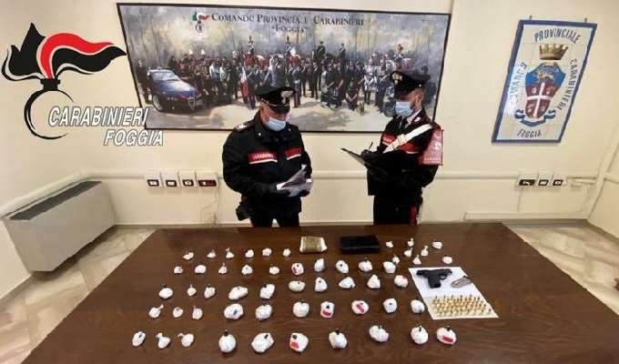 Corriere della droga fermato sulla SS 16, in totale sequestrati oltre 4 kg di cocaina: un arresto