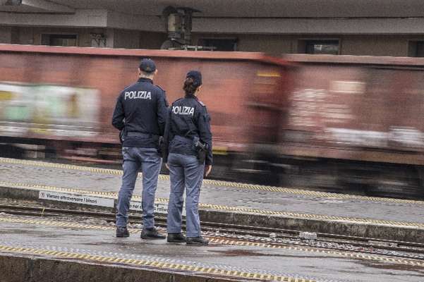 Beccati a rubare materiale ferroso sulla linea ferroviaria nella Bat. Due foggiani agli arresti