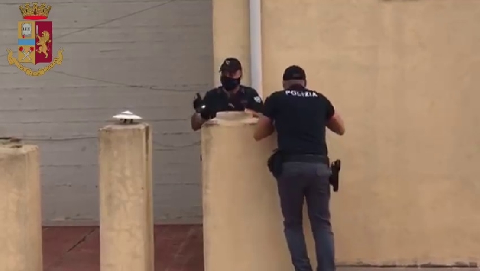 Cerignola, operazione della Polizia: sequestrate armi e droga dopo decine di perquisizioni