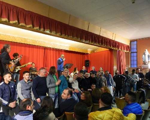 Emozioni dentro con Fausto Leali. Un pomeriggio di arte e musica nel carcere di Foggia