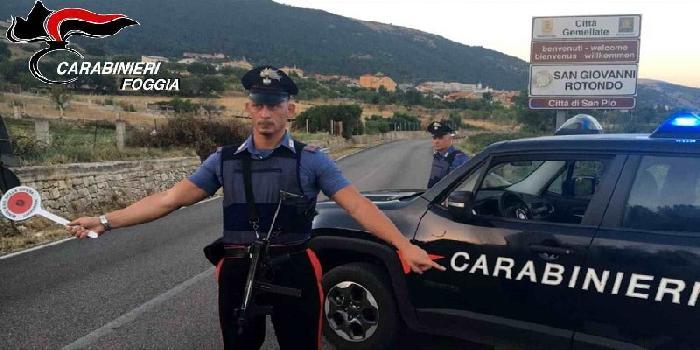 Si rifiuta di pagare parcheggiatore abusivo e viene minacciato con un sasso, arrestato un uomo