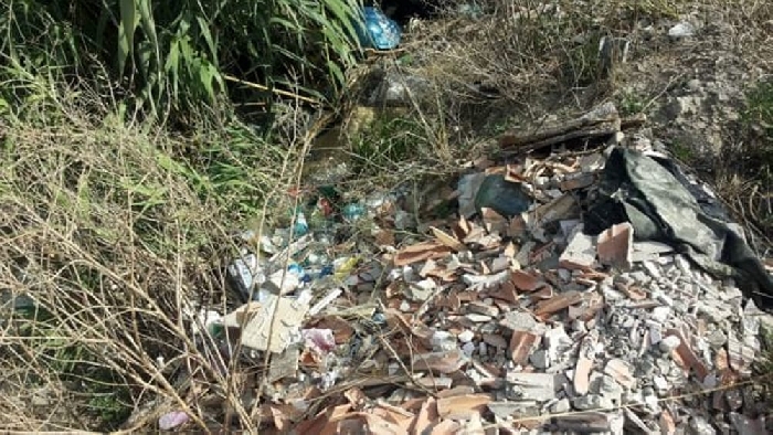 San Severo, abbandona rifiuti edili in una strada di campagna. Denunciato dalla Polizia Locale