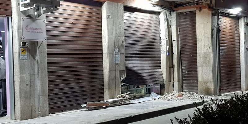 Ancora una bomba al negozio Esteticamente, la titolare: "Non possiamo vivere con la paura"