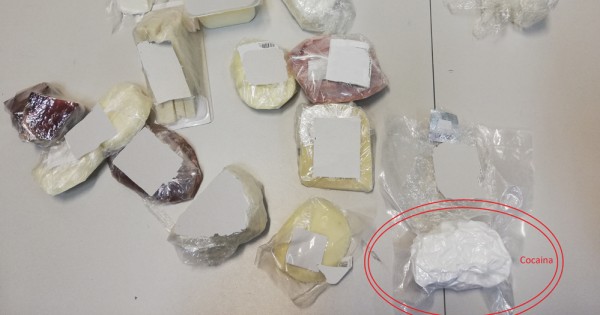 Foggia, un etto di cocaina nascosto nella busta che conteneva formaggi e salumi. Arrestato 36enne