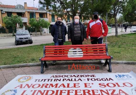 VIDEO | Anpis Puglia e Tutti in Palla insieme per Panchina Rossa. "Chi ama non maltratta"
