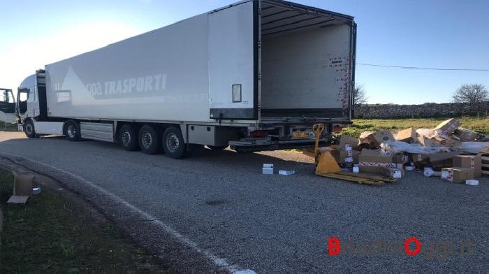 San Nicandro da film: armati fino ai denti, in 6 assaltano e rapinano furgone carico di sigarette