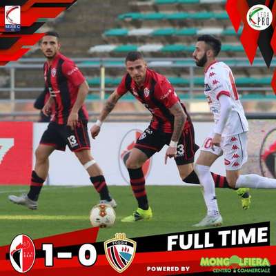 Foggia al quarto ko consecutivo, sconfitto 1-0 a Bari nonostante la superiorità numerica