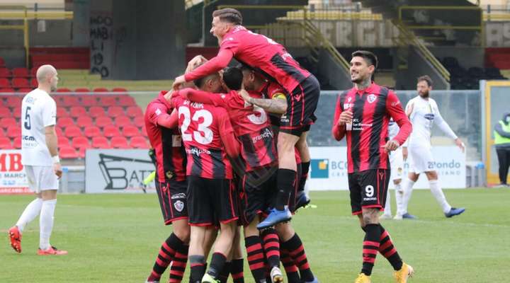 Calcio Foggia 1920, play-off nel mirino. Traguardo-chic. Tutto ciò che poi verrà sarà un di più