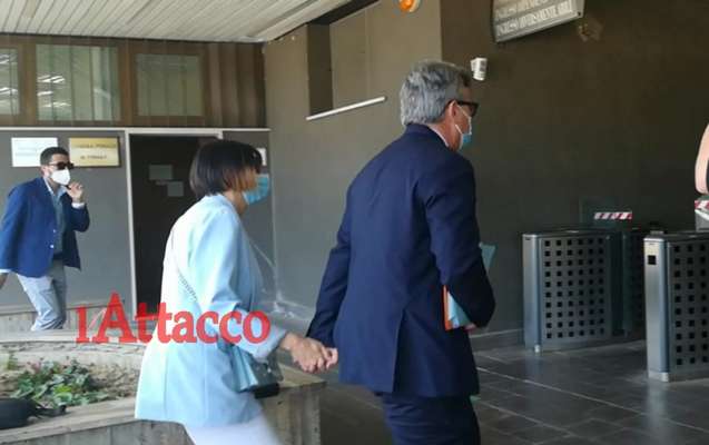VIDEO | Landella e consorte a Palazzo di giustizia, è iniziato il loro interrogatorio di garanzia