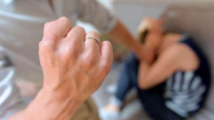 Anni di maltrattamenti sfociati anche in violenza sessuale, in manette marito 'orco'