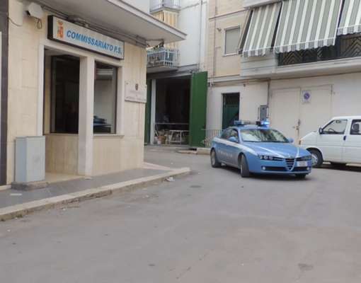 Prova a rubare pneumatici a un'Audi Q5, un uomo ai domiciliari