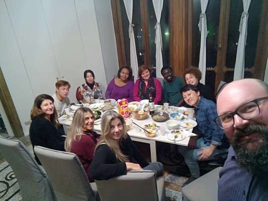 Prima assoluta con il progetto "Indovina chi viene a cena?"