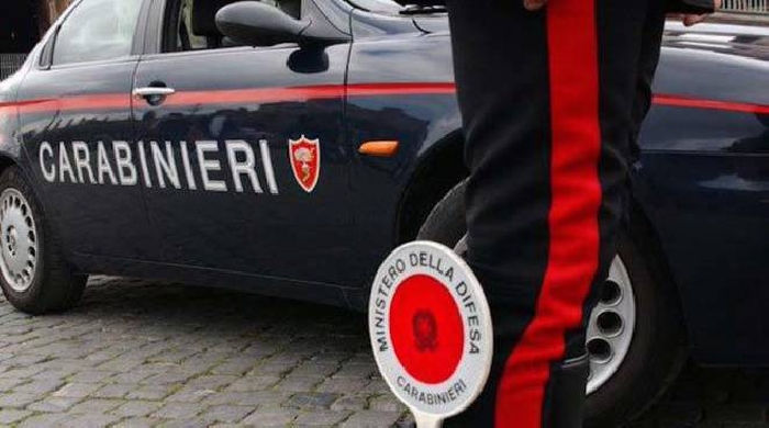 Ordigni esplosivi, droga e munizioni in casa: carabinieri arrestano quattro foggiani