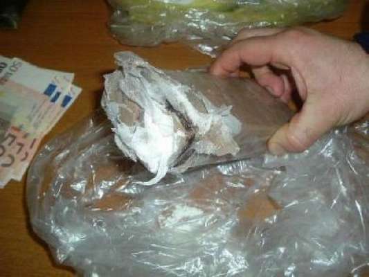 Nascondeva panetto di hashish nella chitarra, fermato 37enne di Castelluccio Valmaggiore