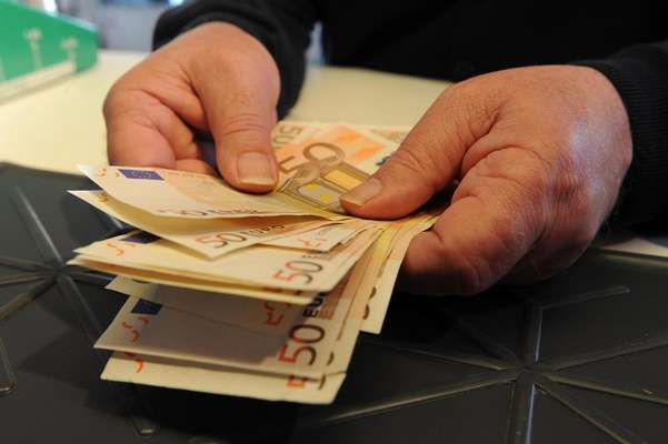 Imprenditore nella morsa dei debiti chiede prestito a strozzino cerignolano, accertati tassi di interesse del 180 per cento