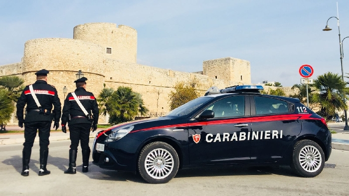 Manfredonia, minorenne alla guida di un'auto rubata (insieme a due amici) non si ferma all'alt: arrestati