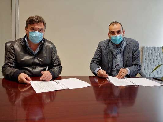 Costruzione di nuove case popolari ad Apricena: il sindaco firma una convenzione con Arca Capitanata