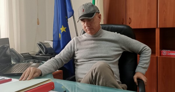 Consorzio ASI, le assunzioni a tempo indeterminato alla vigilia dell'assemblea dei soci. De Paolis: Qui tutti dopo chiamata diretta, io invece seguo le procedure. Veleni di interni