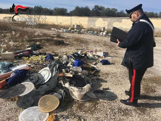 Ci buttavano di tutto in quella discarica abusiva a cielo aperto scoperta dai carabinieri