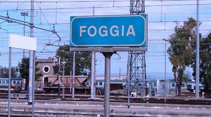 Stazione di Foggia, arrestati due borseggiatori per furto di zaino su Intercity Bari-Roma