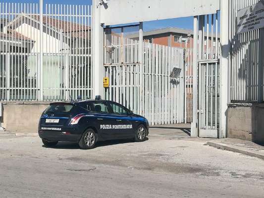 Ancora violenza nel carcere di Foggia, aggrediti due agenti da un recluso per tentato omicidio