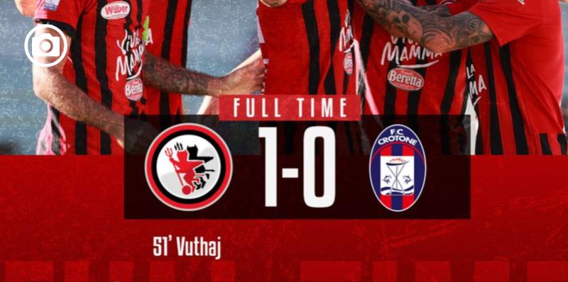 Il Foggia torna al successo battendo la corazzata Crotone grazie ad un guizzo di Vuthaj