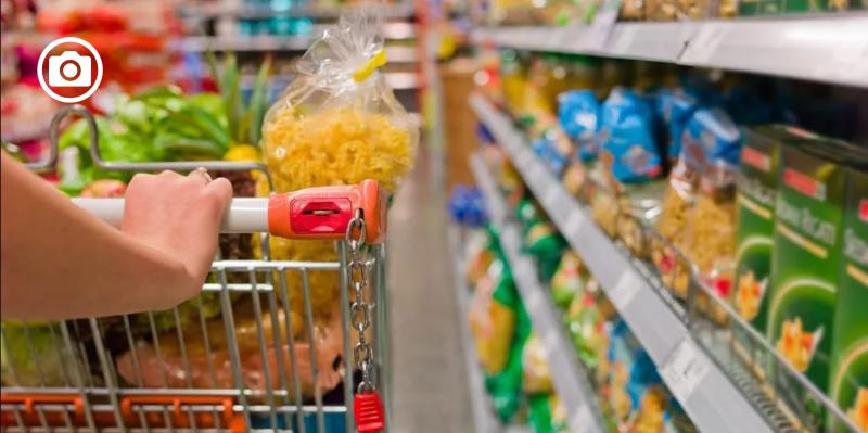Rincari energetici pesano sui carrelli della spesa: +9% farina, +12% pasta, +17% verdura, +20% oli di semi