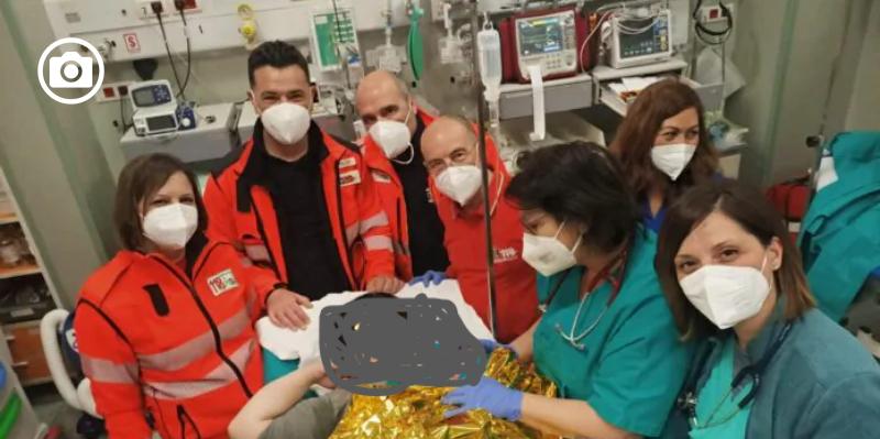 Parto in ambulanza a San Marco in Lamis, equipe fa nascere bimba in corsa