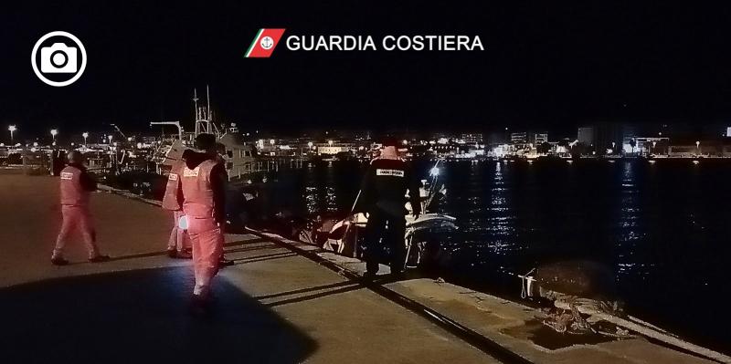 Guardia Costiera di Manfredonia soccorre comandante nave da carico alla fonda nel porto