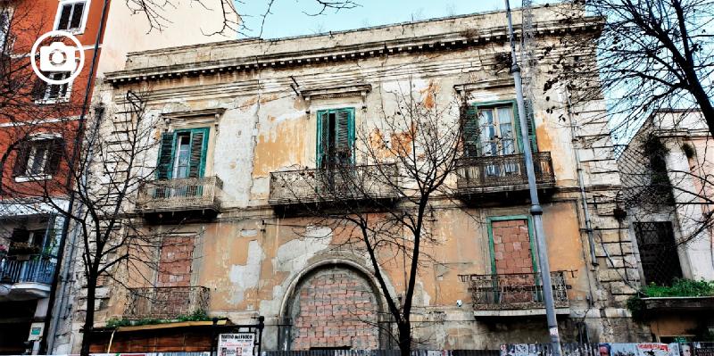 Un pezzo prezioso di noi che muore male. E se ne infischiano un po’ tutti