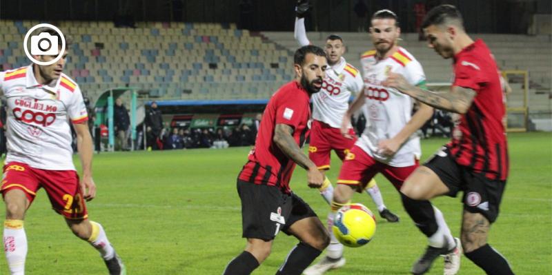 Foggia, è un punto di platino. Buona prova dei padroni di casa che imbrigliano Iemmello&soci