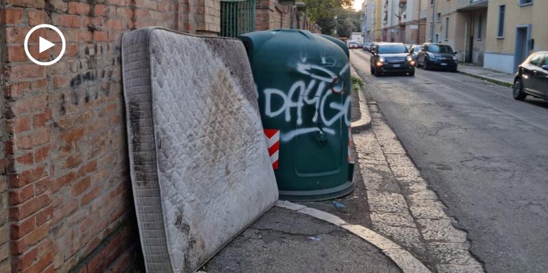 Rifiuti ingombranti in strada: "Situazione di degrado che non si risiolve"