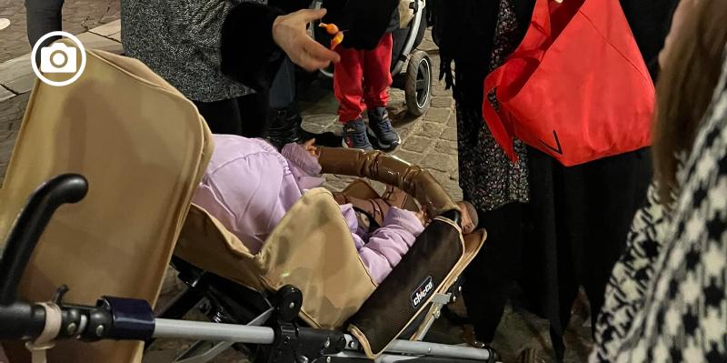 Sorrisi e solidarietà, la Befana di Carpino fa visita a Mary. La ragazza coraggio commuove tutti 