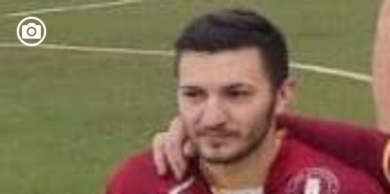 Calciatore 33enne morto dopo malattia: "Le persone come te vivono in eterno"