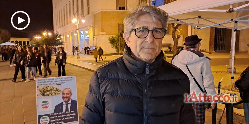 Grilli, larve e locuste: Italexit contro il via libera dell'Europa. "Insetti non sono cibo per mammiferi"